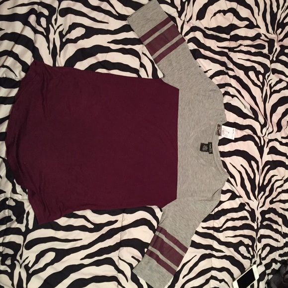 Half sleeve v-neck from Rue 21
