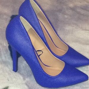 Brand new Blue heels size 6