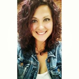 Meet your Posher, Caitlin