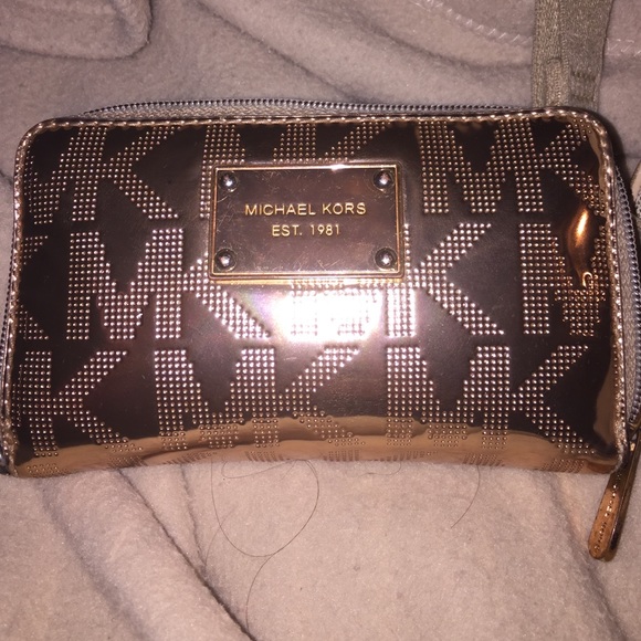 Michael Kors Rose Gold wallet (TRADE)