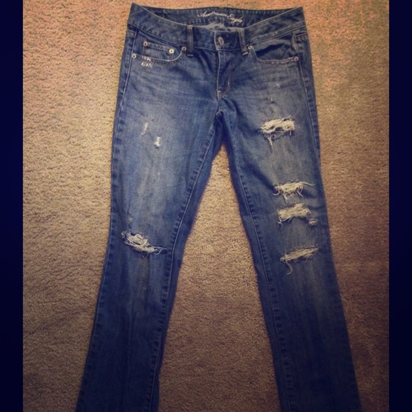 American Eagle Straight Leg Destructed