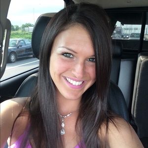 Meet your Posher, Courtney