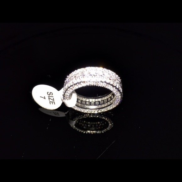 18K white gold with crystals eternity band