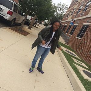 Meet your Posher, Destinee