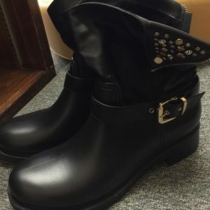 Studded rain boots