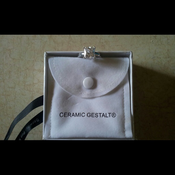 SOLITAIRE Ring sz 8