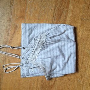 Abercrombie tank xL kids so same as size xs adult