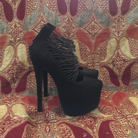 Sky high pumps! - Picture 3 of 4