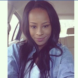 Meet your Posher, Monique