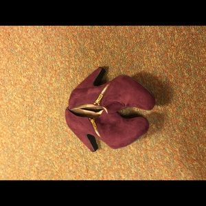 Maroon booties