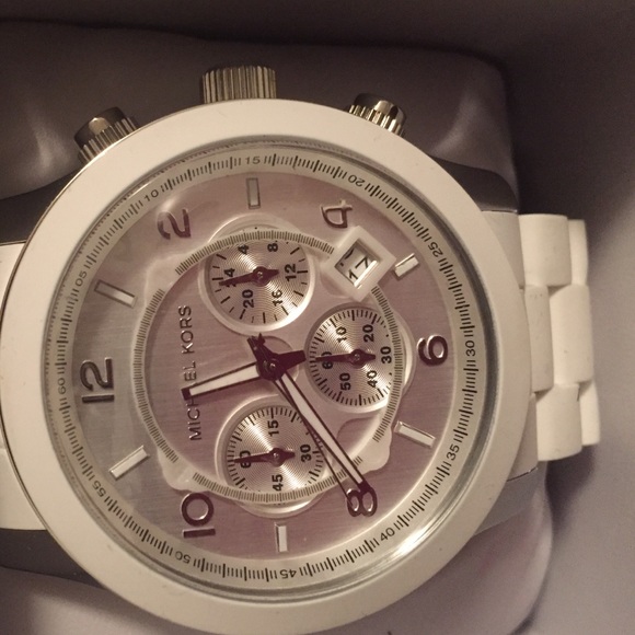 Michael Kors watch Serial#MK8108 - Picture 2 of 4