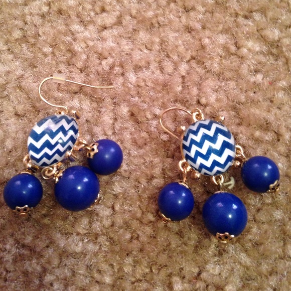 Necklace - Picture 3 of 4