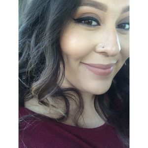 Meet your Posher, Cynthia