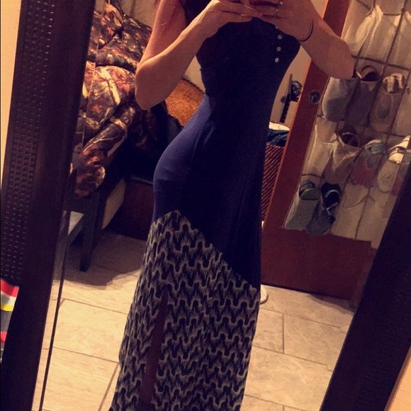 Cute maxi dress with side slit