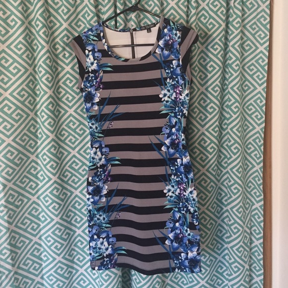 Knee length dress. - Picture 1 of 1