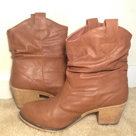 Brown Cowboy boots! 👢