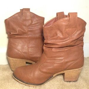 Brown Cowboy boots! 👢