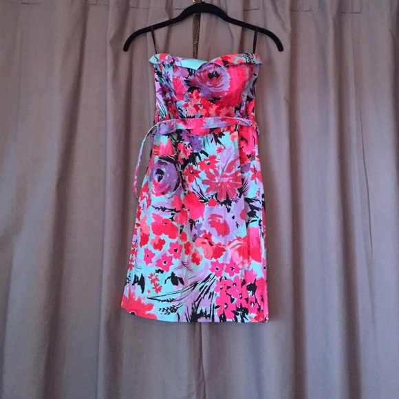Strapless dress, perfect for cocktails/night out.