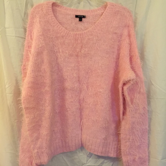Very feminine pink sweater Nwot