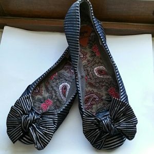 Striped Bow Flats