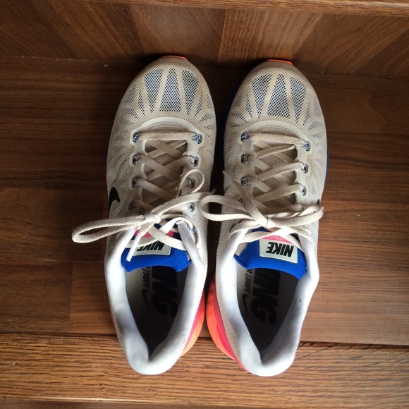 Nikes - Picture 2 of 4