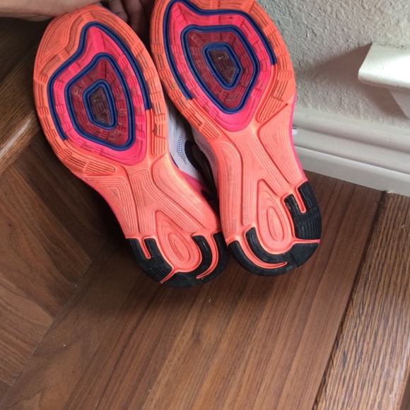 Nikes - Picture 3 of 4