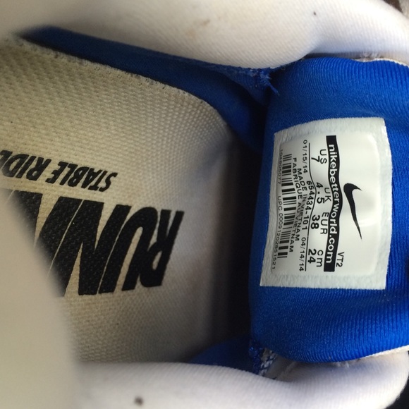 Nikes - Picture 4 of 4