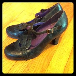 Cute Filigree Pinup Pumps - Vegan!