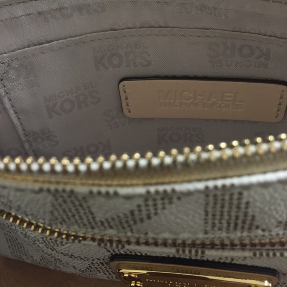 Michael Kors wristlet