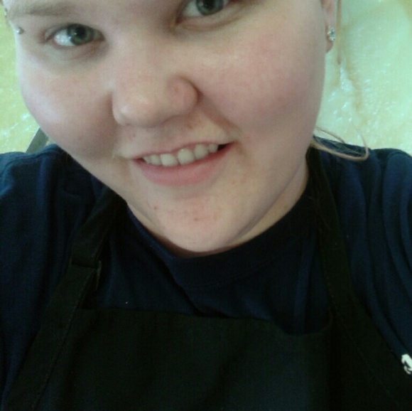 Meet your Posher, Sarah - Picture 2 of 4