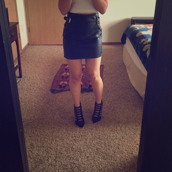 Pleather nation. - Picture 1 of 2