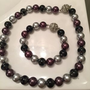 Available....pearl necklace and bracelet