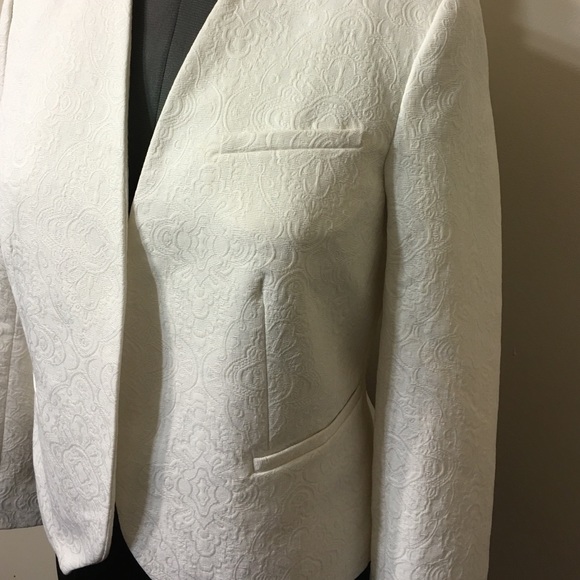 Sold in bundle.             gorgeous jacket Size L - Picture 2 of 4