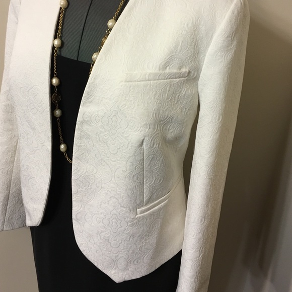 Sold in bundle.             gorgeous jacket Size L - Picture 3 of 4