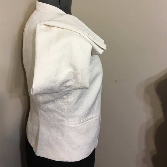 Sold in bundle.             gorgeous jacket Size L - Picture 4 of 4