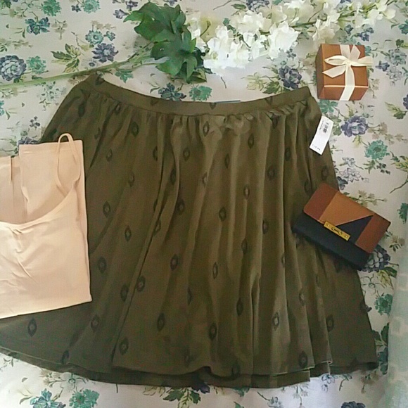 Old navy skirt / jupe