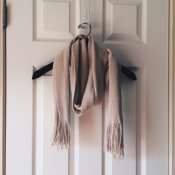 NWOT BCBG Scarf