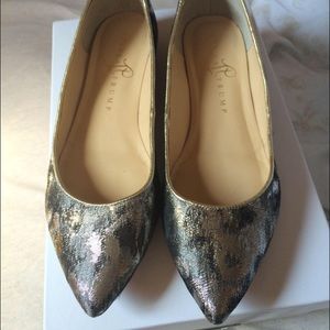 Beautiful Ivanka Trump silver/gold flats!