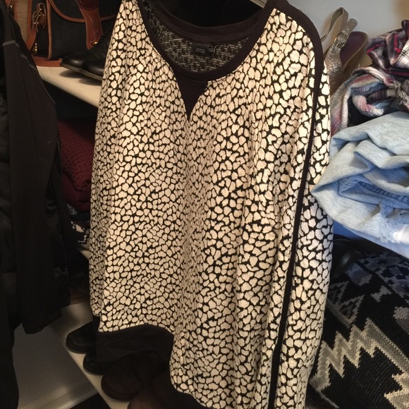 🎉PICK ANY 3 DEAL🎉 see description. Sweater