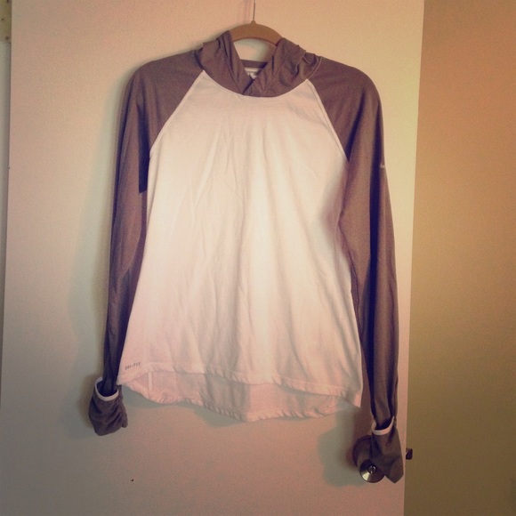 NWOT Nike dri-fit running hoodie w thumb holes