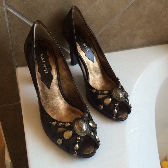 Everything must go sale 🎁🎉🎀 Nine West peep toe