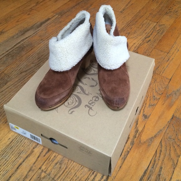 New in box! Nine West suede bootie. Size 8.5 - Picture 2 of 3