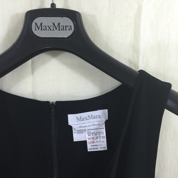 MaxMara - Sexy Black Wrap Dress - Picture 2 of 3