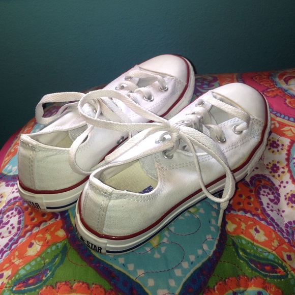 Small white converse✨