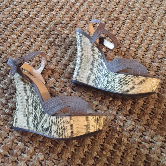 Gray snakeskin platforms. - Picture 1 of 2