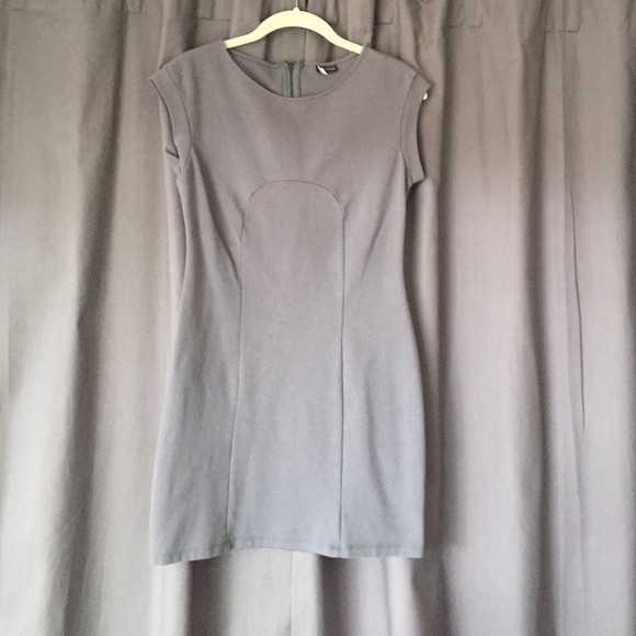 Mini retro like dress. Grey, and fitted.