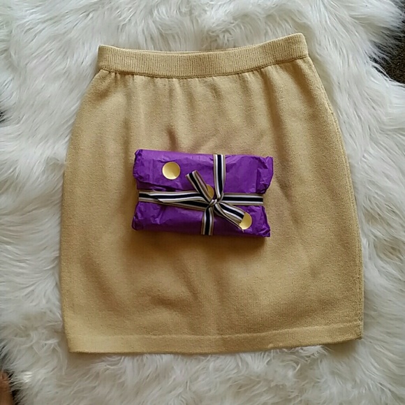 SALE《ST. JOHN》 BEIGE KNIT SKIRT W/ SILK SCARF