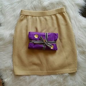 SALE《ST. JOHN》 BEIGE KNIT SKIRT W/ SILK SCARF