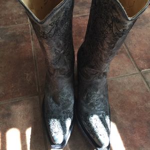 Corral boots 8.5