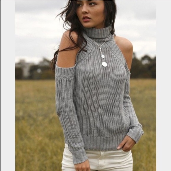 NWT! Grey cut out shoulder turtleneck sweater - Picture 2 of 4